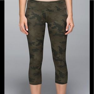 Lululemon camo crop